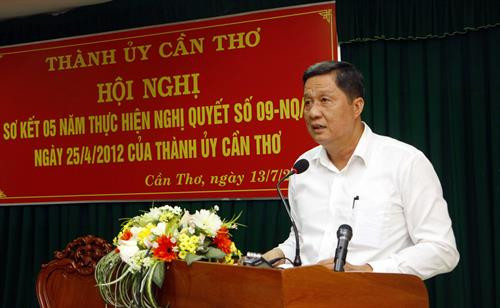 Ông Phạm Văn Hiểu, Phó Bí thư Thường trực Thành ủy, Chủ tịch HĐND thành phố Cần Thơ phát biểu tại hội nghị. Ảnh: Thanh Liêm - TTXVN Ông Phạm Văn Hiểu, Phó Bí thư Thường trực Thành ủy, Chủ tịch HĐND thành phố Cần Thơ phát biểu tại hội nghị. Ảnh: Thanh Liêm - TTXVN
