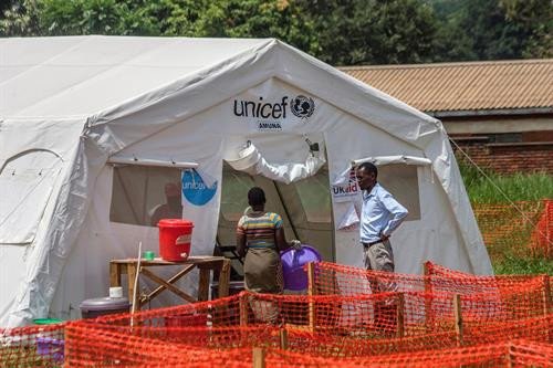 Trung tâm điều trị bệnh tả, do Quỹ Nhi đồng Liên Hiệp Quốc (UNICEF), Hội chữ thập đỏ Malawi và tổ chức cứu trợ Anh tài trợ, tại bệnh viện Bwaila ở thủ đô Lilongwe, Malawi ngày 25/1. AFP/TTXVN .