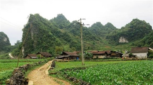 Núi “Mắt thần” - thác Nặm Trá ảnh 1 Núi “Mắt thần” - thác Nặm Trá ảnh 1