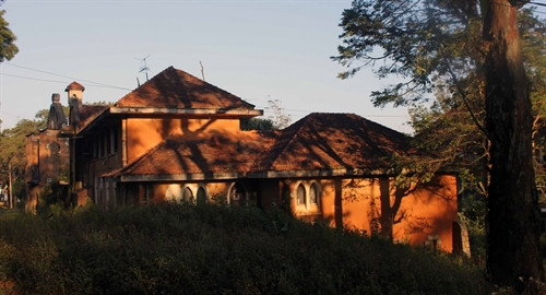 Nhà nguyện dòng Franciscaines Đà Lạt mang bản sắc riêng biệt nhất trong số các công trình kiến trúc ở thành phố. Nhà nguyện dòng Franciscaines Đà Lạt mang bản sắc riêng biệt nhất trong số các công trình kiến trúc ở thành phố.