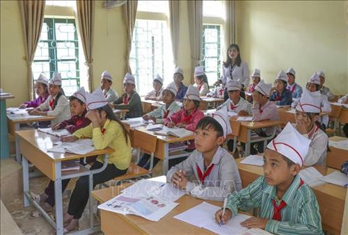 Tiết học của học sinh trường Phổ thông dân tộc bán trú THCS Sa Dung, huyện Điện Biên Đông. Ảnh: Xuân Tư – TTXVN