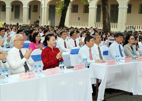 Chủ tịch Quốc hội Nguyễn Thị Kim Ngân và các đại biểu dự Lễ khai giảng. Ảnh: Trọng Đức – TTXVN Chủ tịch Quốc hội Nguyễn Thị Kim Ngân và các đại biểu dự Lễ khai giảng. Ảnh: Trọng Đức – TTXVN