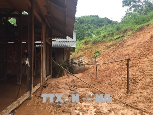 Mưa lớn làm sạt lở đất xuống nhà dân ở xã Phúc Lợi, huyện Lục Yên, tỉnh Yên Bái. Ảnh: Việt Dũng - TTXVN Mưa lớn làm sạt lở đất xuống nhà dân ở xã Phúc Lợi, huyện Lục Yên, tỉnh Yên Bái. Ảnh: Việt Dũng - TTXVN