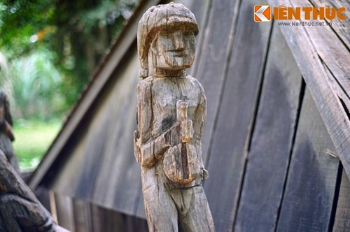 Người Jrai tin rằng cái chết chưa phải là hết. Bên cạnh cuộc sống thực tại, vẫn tồn tại một cuộc sống khác đó là thế giới của người chết, của thần linh.