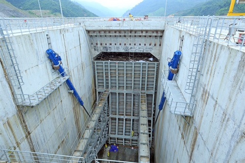 Khu vực cửa xả của Thủy điện Lai Châu. Khu vực cửa xả của Thủy điện Lai Châu.