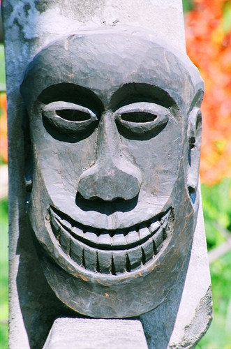 Mặt nạ hiền với nụ cười tươi. Mặt nạ hiền với nụ cười tươi.