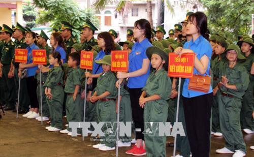 Lễ xuất quân chương trình "Học kỳ trong Quân đội" với chủ đề "Ươm mầm bảo vệ biên cương". Ảnh: Diệp Anh - TTXVN Lễ xuất quân chương trình "Học kỳ trong Quân đội" với chủ đề "Ươm mầm bảo vệ biên cương". Ảnh: Diệp Anh - TTXVN