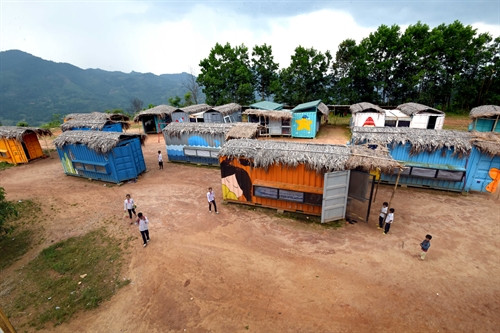 Một góc khu nhà bán trú bằng container tại trường TH- THCS Trà Lãnh.