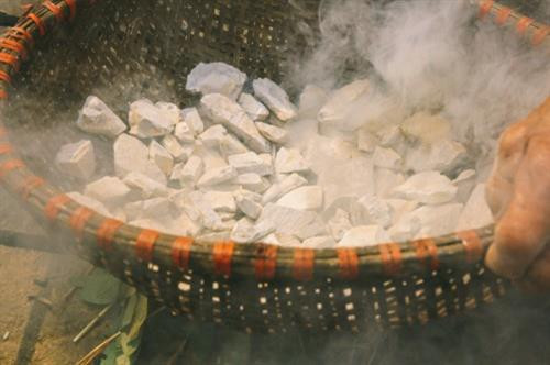 Lạ miệng với món đất hun khói ở Vĩnh Phúc ảnh 2 Lạ miệng với món đất hun khói ở Vĩnh Phúc ảnh 2