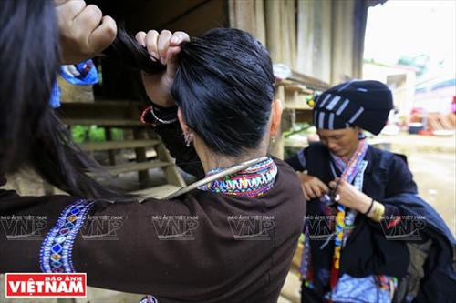 Người Lự và nét thời trang hiện đại trong trang phục truyền thống ảnh 2 Người Lự và nét thời trang hiện đại trong trang phục truyền thống ảnh 2