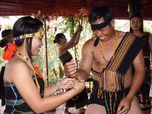 Đeo vòng tay trong lễ cưới