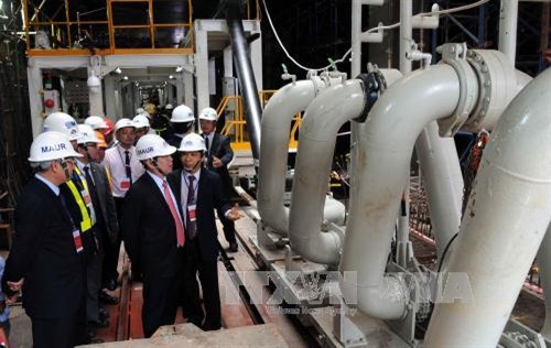 Các đại biểu tham quan hệ thống khoan ngầm TBM. Ảnh: An Hiếu - TTXVN