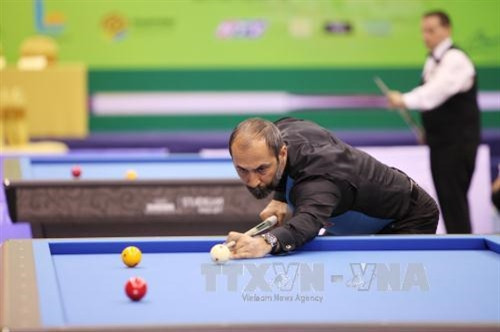 Vận động viên SAYGINER Semih (Thổ Nhĩ Kỳ) thi đấu với vận động viên Nguyễn Quốc Nguyện (Việt Nam) trong trận đấu vòng loại chung kết. Ảnh: Mạnh Linh - TTXVN