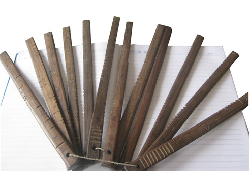 Lịch đoi thể hiện tài chiêm tinh, sự sáng tạo của người Mường. Lịch đoi thể hiện tài chiêm tinh, sự sáng tạo của người Mường.