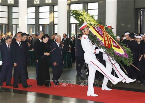 Đoàn Quốc hội nước Cộng hòa XHCN Việt Nam, do đồng chí Nguyễn Thị Kim Ngân, Ủy viên Bộ Chính trị, Chủ tịch Quốc hội làm Trưởng đoàn, viếng đồng chí Đỗ Mười. Ảnh: Trí Dũng – TTXVN Đoàn Quốc hội nước Cộng hòa XHCN Việt Nam, do đồng chí Nguyễn Thị Kim Ngân, Ủy viên Bộ Chính trị, Chủ tịch Quốc hội làm Trưởng đoàn, viếng đồng chí Đỗ Mười. Ảnh: Trí Dũng – TTXVN
