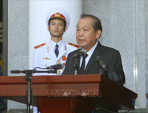 Đồng chí Trương Hòa Bình, Ủy viên Bộ Chính trị, Phó Thủ tướng thường trực Chính phủ, Trưởng Ban Tổ chức Lễ tang đọc danh sách Ban Lễ tang nguyên Tổng Bí thư Đỗ Mười và tuyên bố bắt đầu Lễ viếng. Ảnh: Doãn Tấn - TTXVN Đồng chí Trương Hòa Bình, Ủy viên Bộ Chính trị, Phó Thủ tướng thường trực Chính phủ, Trưởng Ban Tổ chức Lễ tang đọc danh sách Ban Lễ tang nguyên Tổng Bí thư Đỗ Mười và tuyên bố bắt đầu Lễ viếng. Ảnh: Doãn Tấn - TTXVN