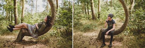 Du khách chụp hình tại khu rừng kỳ lạ