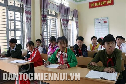 Học sinh dân tộc Mảng được học tại trường trung tâm thị trấn huyện Nậm Nhùn với cơ sở vật chất khang trang. Ảnh: Công Tuyên Học sinh dân tộc Mảng được học tại trường trung tâm thị trấn huyện Nậm Nhùn với cơ sở vật chất khang trang. Ảnh: Công Tuyên