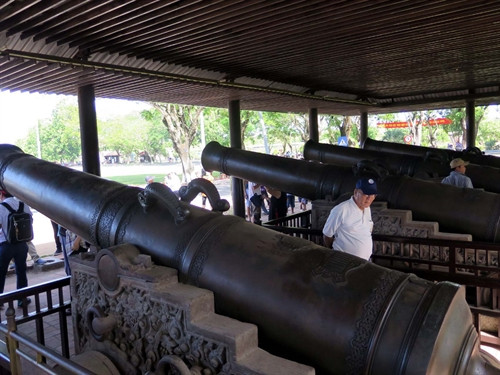 Cửu vị thần công (Đại Nội, Huế) được công nhận là bảo vật quốc gia.