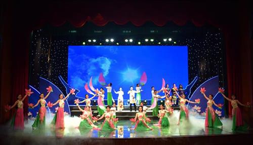 Tiết mục văn nghệ tại Lễ Bế mạc Tuần Văn hóa - Du lịch Bạc Liêu 2019. Ảnh: Nhật Bình - TTXVN Tiết mục văn nghệ tại Lễ Bế mạc Tuần Văn hóa - Du lịch Bạc Liêu 2019. Ảnh: Nhật Bình - TTXVN