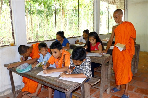 Lớp học chữ Khmer tại chùa Kỳ Son, huyện Tam Bình (Vĩnh Long) Lớp học chữ Khmer tại chùa Kỳ Son, huyện Tam Bình (Vĩnh Long)