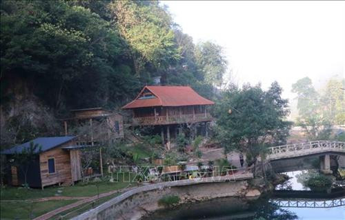 Khung cảnh Homestay Nhà bên suối ở thị trấn Mộc Châu, huyện Mộc Châu, tỉnh Sơn La. Ảnh: Nguyễn Cường – TTXVN Khung cảnh Homestay Nhà bên suối ở thị trấn Mộc Châu, huyện Mộc Châu, tỉnh Sơn La. Ảnh: Nguyễn Cường – TTXVN