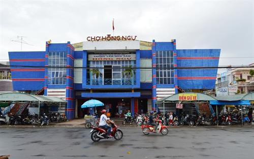 Chợ thị xã Hồng Ngự đạt tiêu chí chợ văn minh. Ảnh: baodongthap.com.vn Chợ thị xã Hồng Ngự đạt tiêu chí chợ văn minh. Ảnh: baodongthap.com.vn
