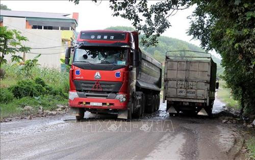 Phương tiện tham gia giao thông qua đường ĐT 186 tăng đột biến. Ảnh: Quang Đán – TTXVN Phương tiện tham gia giao thông qua đường ĐT 186 tăng đột biến. Ảnh: Quang Đán – TTXVN