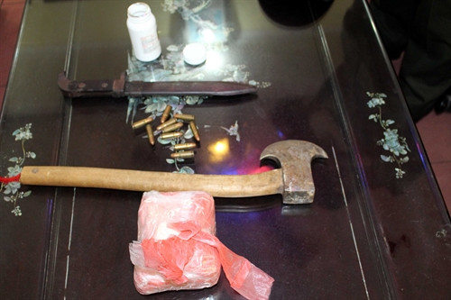 Tang vật thu giữ được của các đối tượng trong vụ vận chuyển trái phép chất ma túy ở Lạng Giang (Bắc Giang). Ảnh: Việt Hùng- TTXVN