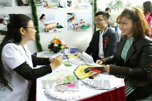 Hoạt động tuyên truyền dân số tại lễ phát động. Ảnh: Dương Ngọc - TTXVN Hoạt động tuyên truyền dân số tại lễ phát động. Ảnh: Dương Ngọc - TTXVN