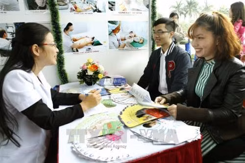 Hoạt động tuyên truyền dân số tại lễ phát động. Ảnh: Dương Ngọc - TTXVN