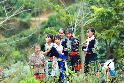 Đồng bào dân tộc Mông ở Điện Biên. Ảnh: Phan Tuấn Anh - TTXVN Đồng bào dân tộc Mông ở Điện Biên. Ảnh: Phan Tuấn Anh - TTXVN