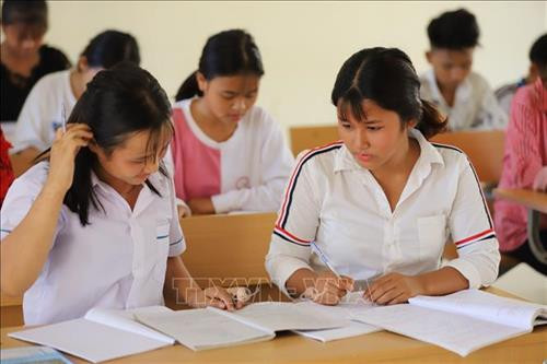 Con em dân tộc Mảng hiện được đến trường học hành đầy đủ và được Nhà nước trợ cấp. Ảnh: Công Tuyên-TTXVN Con em dân tộc Mảng hiện được đến trường học hành đầy đủ và được Nhà nước trợ cấp. Ảnh: Công Tuyên-TTXVN