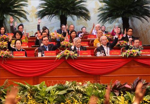 Chiều 18/9/2019, tại Trung tâm Hội nghị Quốc gia (Hà Nội) diễn ra phiên họp trù bị Đại hội đại biểu toàn quốc Mặt trận Tổ quốc Việt Nam lần thứ IX, nhiệm kỳ 2019 - 2024. Đại hội diễn ra trong 3 ngày (18 - 20/9/2019) với sự tham dự của 1.300 đại biểu, trong đó có 999 đại biểu chính thức. Trong ảnh: Đoàn Chủ tịch biểu quyết thông Chương trình Đại hội. Ảnh: Dương Giang - TTXVN Chiều 18/9/2019, tại Trung tâm Hội nghị Quốc gia (Hà Nội) diễn ra phiên họp trù bị Đại hội đại biểu toàn quốc Mặt trận Tổ quốc Việt Nam lần thứ IX, nhiệm kỳ 2019 - 2024. Đại hội diễn ra trong 3 ngày (18 - 20/9/2019) với sự tham dự của 1.300 đại biểu, trong đó có 999 đại biểu chính thức. Trong ảnh: Đoàn Chủ tịch biểu quyết thông Chương trình Đại hội. Ảnh: Dương Giang - TTXVN