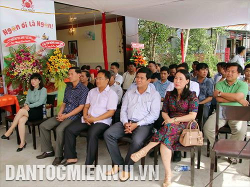 Lễ khai trương vựa thu mua thủy sản và trạm dừng chân tại ấp Cái Nai, thị trấn Năm Căn - Cà Mau