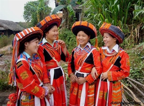 Thiếu nữ Pà Thẻn. ẢNh: internet Thiếu nữ Pà Thẻn. ẢNh: internet