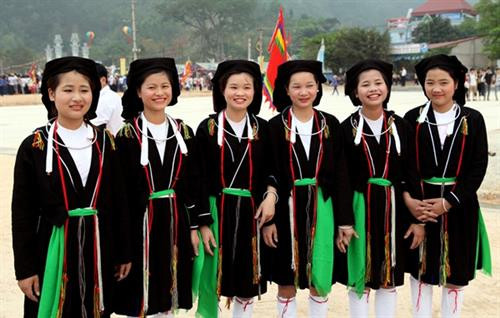 Thiếu nữ dân tộc Sán Dìu Thiếu nữ dân tộc Sán Dìu