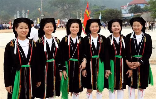 Thiếu nữ dân tộc Sán Dìu