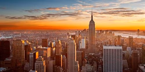 Nhiều du khách nghĩ New York (Mỹ) là thành phố sầm uất, tấp nập nhưng nếu nhìn mặt trời mọc hoặc lặn ở đường chân trời từ Manhattan, chắc chắn, trái tim bạn sẽ lỗi nhịp. Ảnh: Travelnoire.