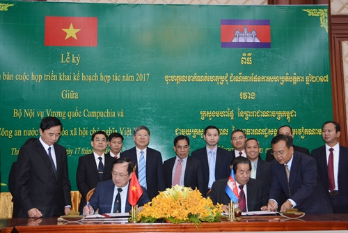 Quang cảnh lễ ký kết. Ảnh: Phan Minh Hưng và Danh Chanh Đa, P/v TTXVN tại Campuchia.