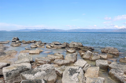 Những rạn san hô ven bờ biển Hòn Cau. Ảnh: Nguyễn Thanh - TTXVN Những rạn san hô ven bờ biển Hòn Cau. Ảnh: Nguyễn Thanh - TTXVN