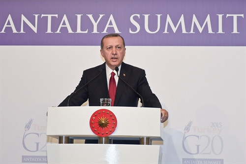 Trong ảnh (tư liệu): Tổng thống Thổ Nhĩ Kỳ Recep Tayyip Erdogan phát biểu tại Hội nghị thượng đỉnh G20 ở Antalya, Thổ Nhĩ Kỳ ngày 16/11. THX/TTXVN