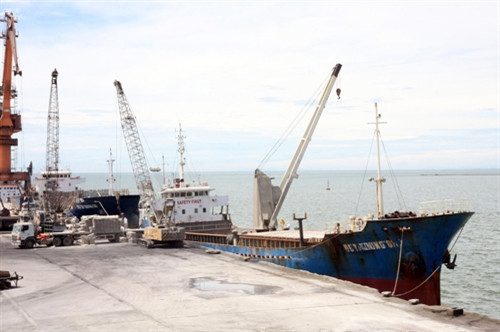 Quản lý xả thải tại các khu công nghiệp ven biển ảnh 1