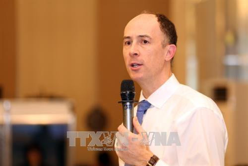 Ông William Price, chuyên gia bảo hiểm xã hội của Ngân hàng Thế giới phát biểu tại Hội thảo. Ảnh: Anh Tuấn – TTXVN
