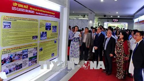 Các đại biểu tham quan triển lãm ảnh về “Quan hệ Hữu nghị Việt Nam – Pháp” và “Nước Pháp ảo diệu” tại tuần lễ. Ảnh : Thế Anh-TTXVN Các đại biểu tham quan triển lãm ảnh về “Quan hệ Hữu nghị Việt Nam – Pháp” và “Nước Pháp ảo diệu” tại tuần lễ. Ảnh : Thế Anh-TTXVN