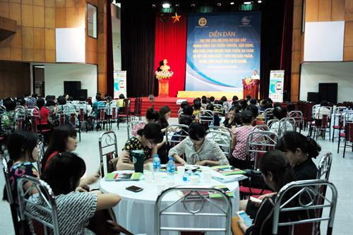 Toàn cảnh diễn đàn.