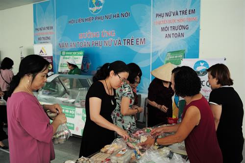 Hội Liên hiệp Phụ nữ Hà Nội hiện đã xây dựng được gần 130 điểm phân phối các sản phẩm thực phẩm an toàn trên địa bàn 12 quận nội thành.