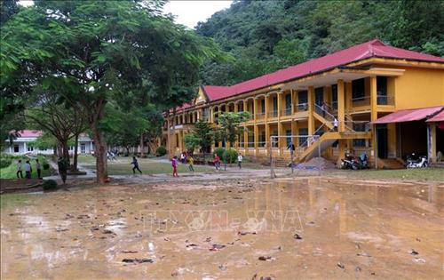 Trường Phổ thông dân tộc bán trú Trung học cơ sở Thượng Nông đã xảy ra 3 đợt sụt lún, nguy cơ sạt lở rất cao. Ảnh: Văn Tý-TTXVN Trường Phổ thông dân tộc bán trú Trung học cơ sở Thượng Nông đã xảy ra 3 đợt sụt lún, nguy cơ sạt lở rất cao. Ảnh: Văn Tý-TTXVN