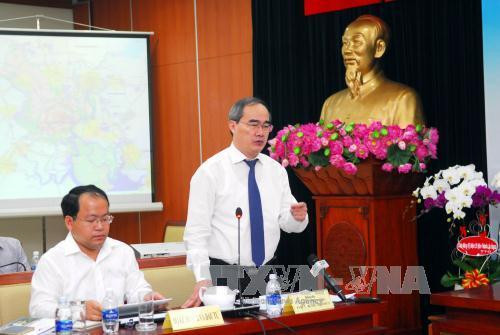 Bí thư Thành ủy Nguyễn Thiện Nhân phát biểu tại buổi Tọa đàm. Ảnh: Mạnh Linh - TTXVN