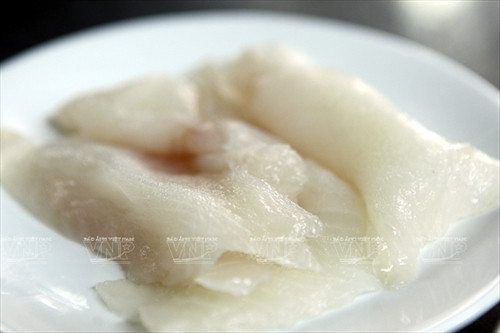 Cá lóc tươi thái mỏng.